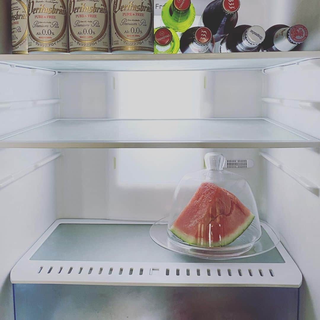 伊藤まさこのインスタグラム：「🍉&🍺。よい週末を！」