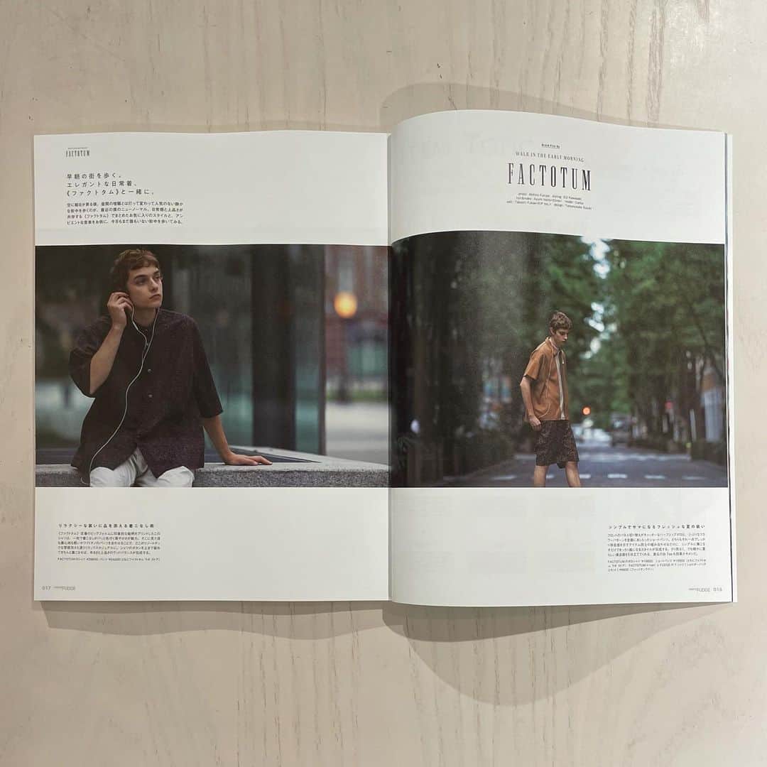 men'sFUDGE さんのインスタグラム写真 - (men'sFUDGE Instagram)「men's FUDGE New issue！! 夏の合併号『WORLD SNAP』2021最新版。 ⁡ 約一年半振り、全て撮り下ろしの最新スナップはparis•London・Berlinの３都市に加え、東京を加えた4都市で敢行。見応えたっぷりな一冊です。 ⁡ 特集は以下の通り、とにかくテンコ盛り。 ・THE WORLD SNAP ・パリシック、ロンドントラッド、ベルリンテイストををフィーチャーした着回し企画。 ・改めていい！と言いたい名品図鑑、リピートベーシック ・夏の小物特集 ・夏本命のTee選び ・男のスカルプケア and moqre ⁡ またブランドの特集は以下 ・FACTOTUM ⁡ ●men’s FUDGE公式インスタライブ Vol.02と合わせてみてみてださい。 ⁡ ⁡ ＝＝＝＝＝＝＝＝＝＝＝＝＝＝ ⁡ #mensfudge #メンズファッジ #fudge_magazine #ファッジ #worldsnap #ワールドスナップ #fudgeboy #ファッジボーイ #goodstyle #グッドスタイル  #summerbasic #サマーベーシック #playbasic #プレイベーシック New issue！!」6月25日 10時50分 - mensfudge