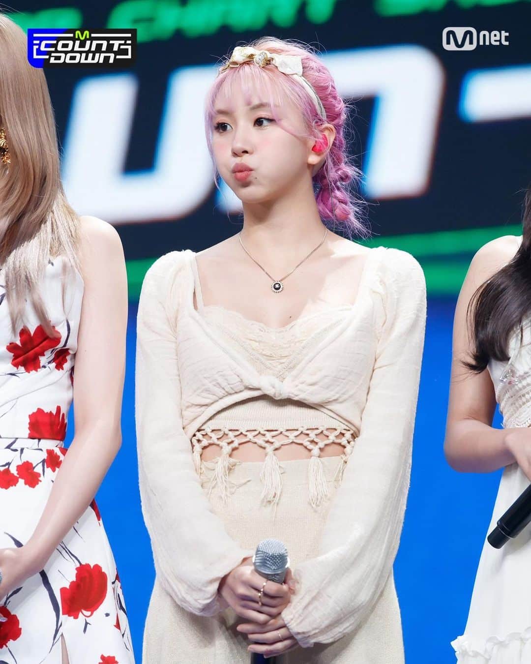 のインスタグラム：「210617 mcountdown #chaeyoung #채영 #twice #트와이스 #prettyrapstarchaeyoung」