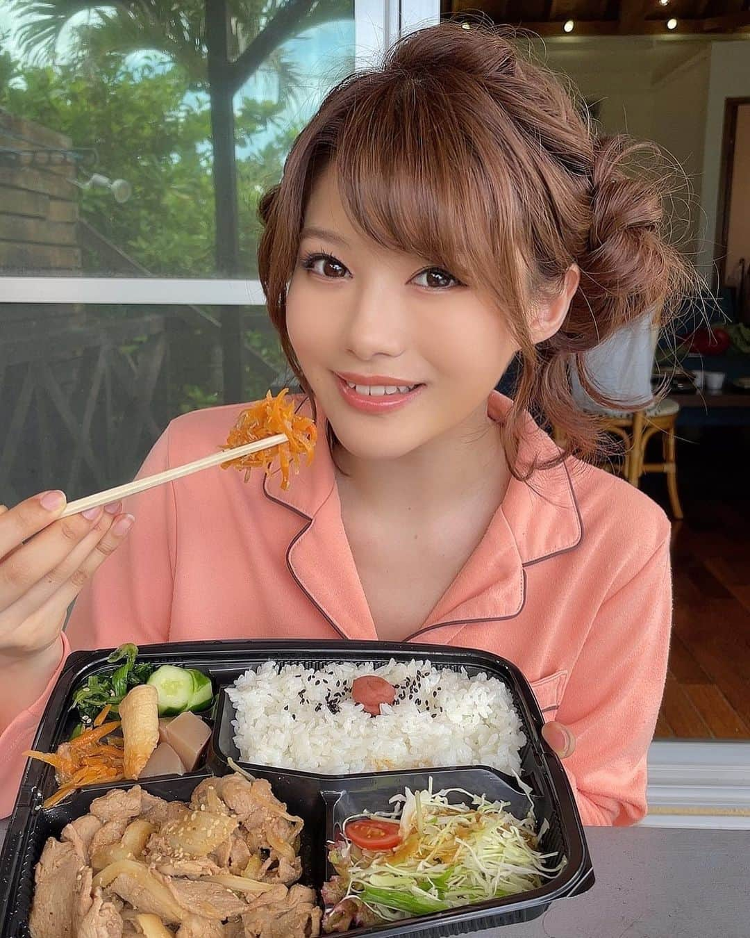 相沢みなみさんのインスタグラム写真 - (相沢みなみInstagram)「🍱🥢🧡 . #相沢みなみ  #沖縄 #撮影」6月25日 12時30分 - epoint2016