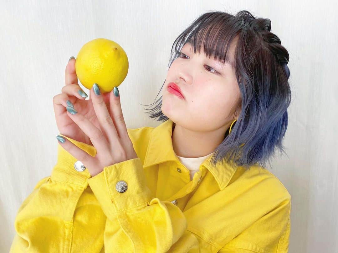 柏木ひなたさんのインスタグラム写真 - (柏木ひなたInstagram)「💛🍋💛 ⁡ 注:ザテレビジョンさんではない ⁡ ⁡ #柏木ひなた #私立恵比寿中学 #エビ中 #ebichu #生写真 #オフショット #ビタミンカラー #レモン #🍋 #また明日」6月25日 22時05分 - hinata_official_kashiwagi