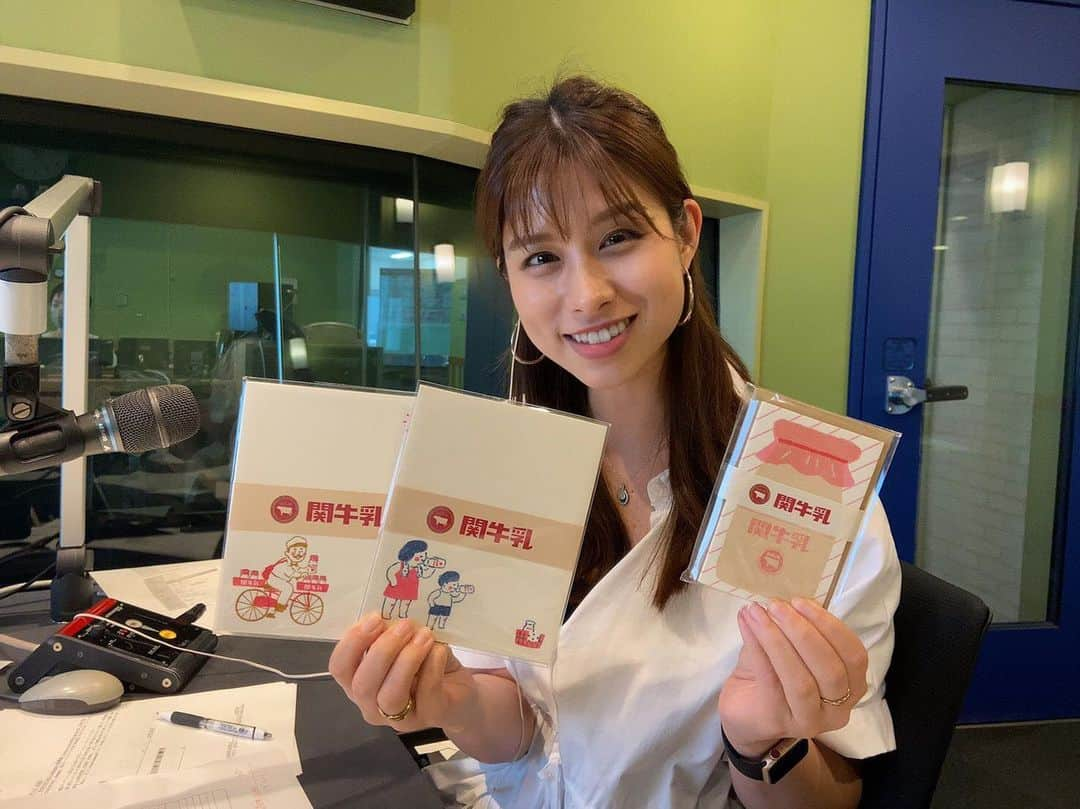 高樹リサさんのインスタグラム写真 - (高樹リサInstagram)「@zipfm77.8 FRIDAY MUSIC PUZZLE🧩 聴いてくださった皆さんありがとうございました！川村茉由さんに代打をしてもらいながら、電話では毎週参加していましたが、名古屋に来て1人でナビゲートするのは2ヶ月ぶり😂zipに到着するまでずっとソワソワしてました笑 たくさんのメッセージありがとうございます^ ^ . そして今日の #zipfm は 「ZIP-FM 岐阜柳津エリアDAY supported by  カラフルタウン岐阜」 あなたの知ってる岐阜柳津エリアの おすすめのスポット情報、思い出エピソードを大募集中です。 素敵なプレゼントもあります🎁 .  #フラパズ ではカラフルタウン岐阜に先月オープンしたLOFTにお電話📞 お店の雰囲気やおススメ商品を紹介してもらいました！私が持っているのは「関牛乳」と「古川紙工」がコラボしたレトロ文具📝 絵柄はもちろん、レターセットのサイズ感も少し小さめで可愛いですよね(^^) . この後も引き続きエリアDAYお楽しみください🚩また来週〜🙋‍♀️」6月25日 14時42分 - lisalisa_takagi