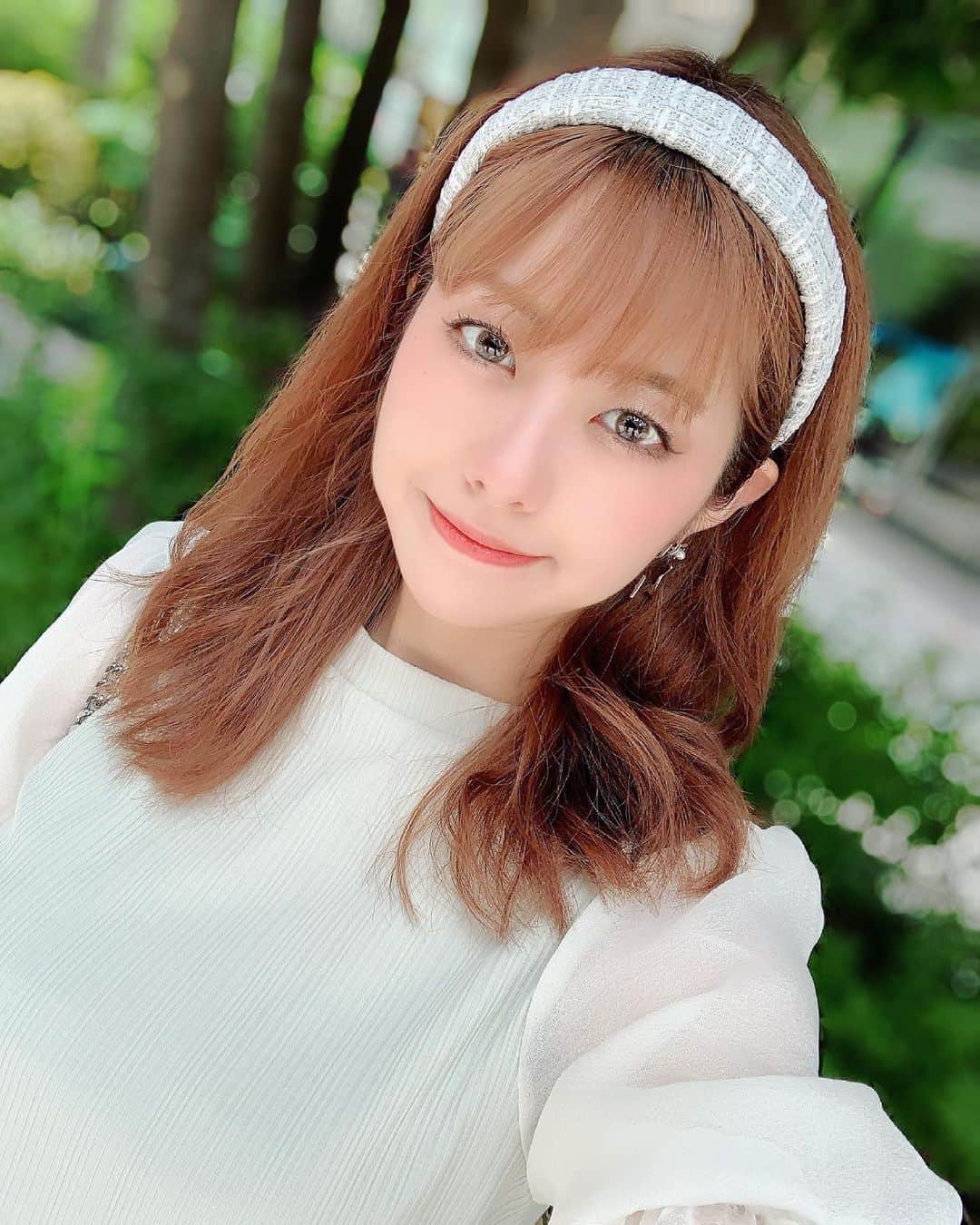 池田愛さんのインスタグラム写真 - (池田愛Instagram)「母と買い物へ🛍💕 写真を撮ってもらいました📸 こうやってお出かけするのも久々なので嬉しかったです♪♪  昨日までのイベントお疲れ様でした！！🐶❤ 13位で終われることが出来て本当に嬉しいです。 あとちょっとで10位以内に届かないのもまだまだ自分は他の人より足りない部分が多いからだと思います🥺💦 だけど、100位台から一気に追い上げることが出来たのは最後までずっと応援して下さった皆様のお陰です。本当にありがとうございます🥰  6月はちょうど一旦見直す時期として残りは自分のこれからに向けていろいろ調整していきます🌟 今日浴衣の帯も新しく買ったので七月は一緒に夏祭りしようね〜🎆 • • • • #パステルカラー #ゆるふわ巻き#カチューシャ #蔦屋書店 #ショッピング #お出かけ日和 #ミントグリーン #厚底サンダル #美脚美人 #インテリア雑貨 #休日コーデ」6月25日 15時22分 - ai_ik3