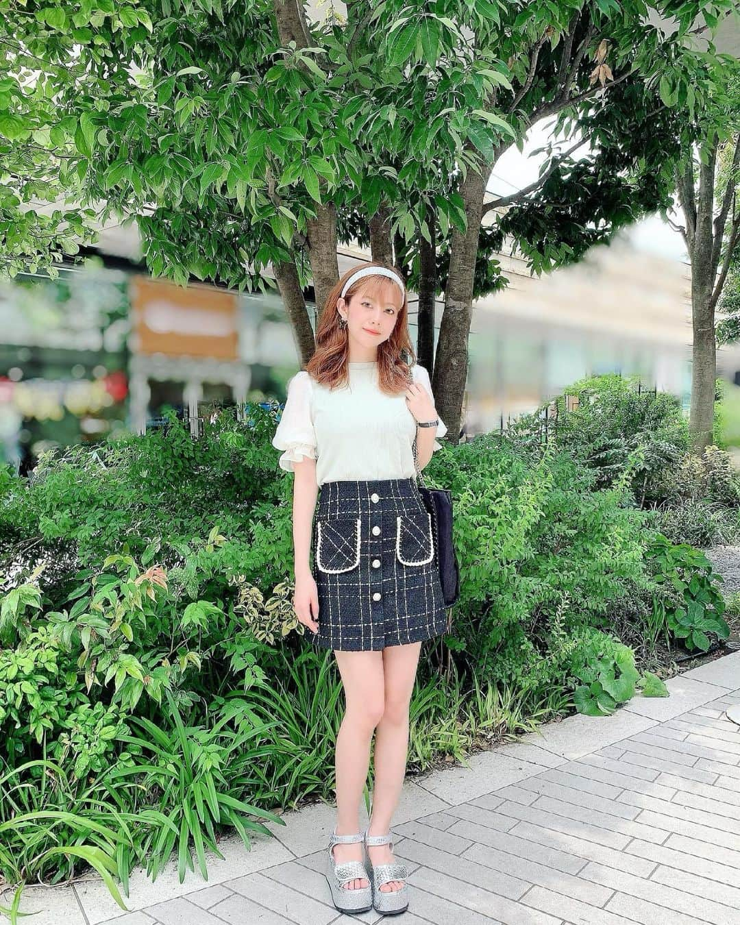 池田愛さんのインスタグラム写真 - (池田愛Instagram)「母と買い物へ🛍💕 写真を撮ってもらいました📸 こうやってお出かけするのも久々なので嬉しかったです♪♪  昨日までのイベントお疲れ様でした！！🐶❤ 13位で終われることが出来て本当に嬉しいです。 あとちょっとで10位以内に届かないのもまだまだ自分は他の人より足りない部分が多いからだと思います🥺💦 だけど、100位台から一気に追い上げることが出来たのは最後までずっと応援して下さった皆様のお陰です。本当にありがとうございます🥰  6月はちょうど一旦見直す時期として残りは自分のこれからに向けていろいろ調整していきます🌟 今日浴衣の帯も新しく買ったので七月は一緒に夏祭りしようね〜🎆 • • • • #パステルカラー #ゆるふわ巻き#カチューシャ #蔦屋書店 #ショッピング #お出かけ日和 #ミントグリーン #厚底サンダル #美脚美人 #インテリア雑貨 #休日コーデ」6月25日 15時22分 - ai_ik3