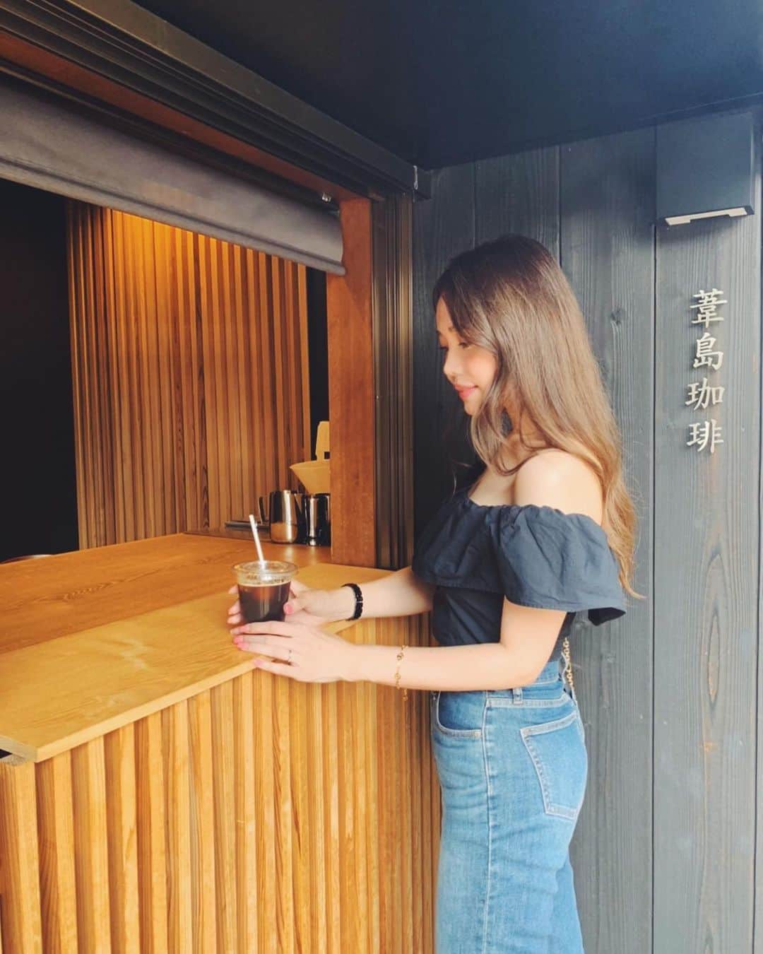 のインスタグラム：「📍 @ashijimacoffee  ここ最近、旦那さんがお休みの日は 美味しい珈琲を飲みに行くのが恒例👵🏻」