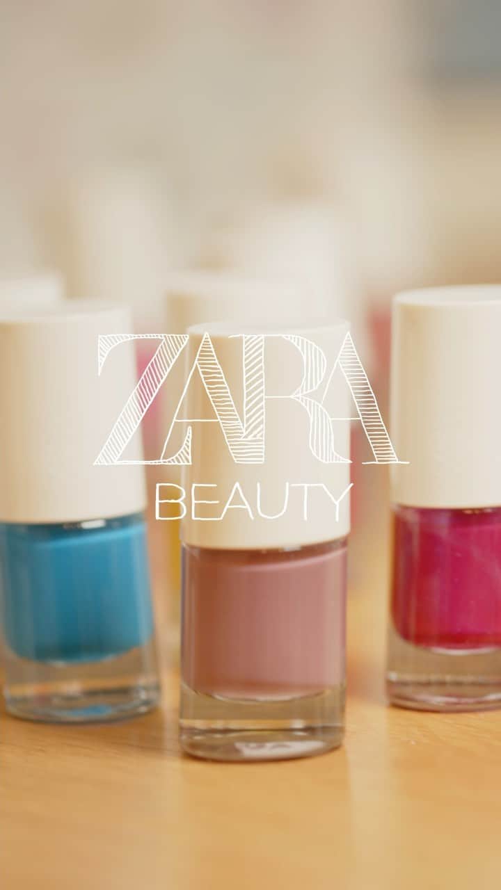 Hana4のインスタグラム：「@zara からうまれた #zarabeauty 💅🏼 沢山のカラーの中から 好きな色をpick upして #wartermarbleart に挑戦したよ☺️ ネイルをワンカラー塗るのが苦手な方でも 楽しめる簡単な内容になっているので 最後まで見てみてねー📺  #zarabeauty #thereisnobeautyonlybeauties #ad #Hana4art  nailart by @hana4art #💅🏼」