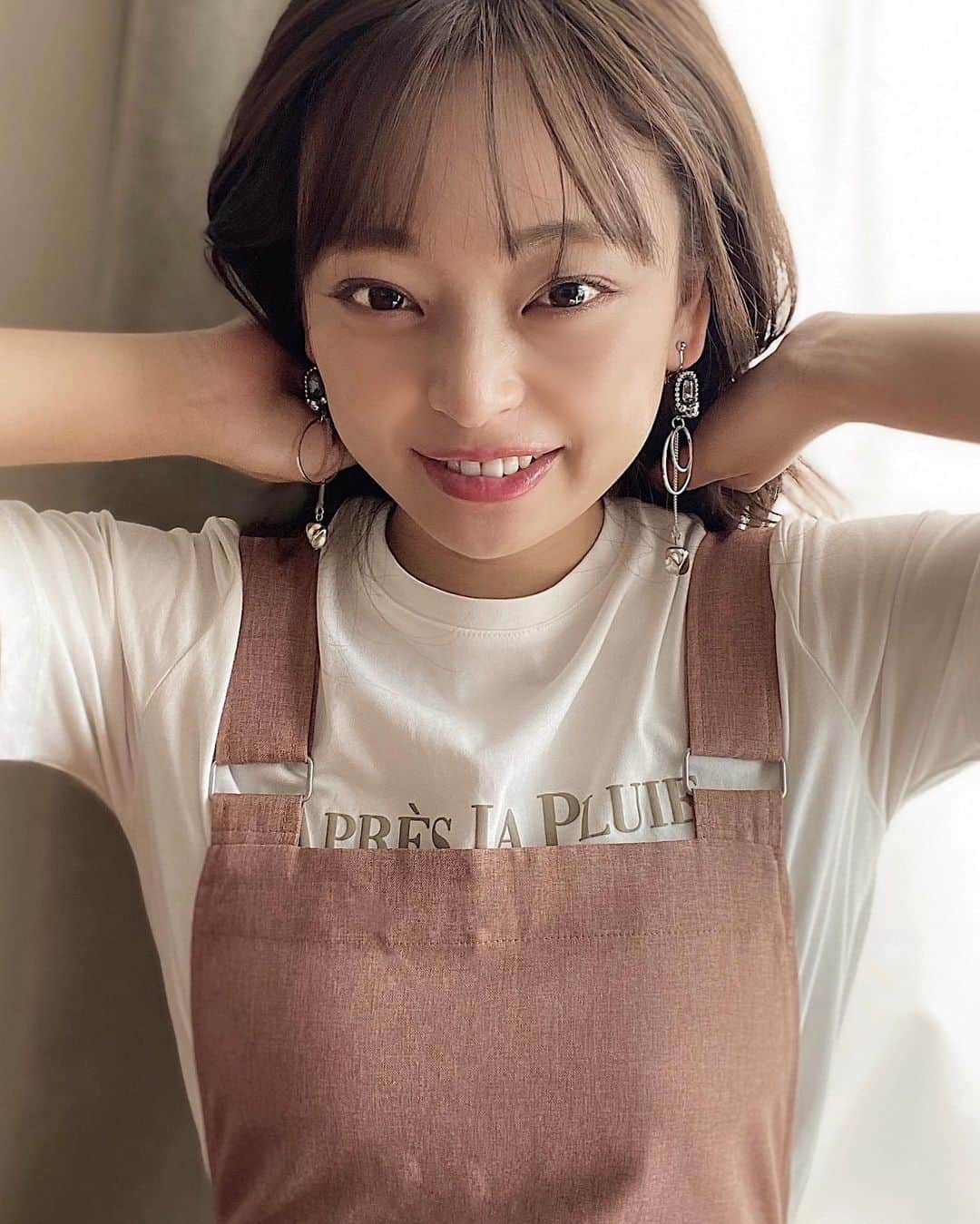 Yuuki mimuraのインスタグラム：「👐🏻☠️👐🏻  久しぶりに自分メンテナンス。  なんか最近顔面散らかってるな←と思って😂 (そゆときない？)  今回は表参道「翠 SUISPA」さんへ。 コルギ、多分初めて受けるかも🤔？？？ 呼吸に合わせて行うのが特徴で、 わたしは結構痛みに強くて 効果をハッキリ実感したかったので 強めでお願いしたんだけど… めっちゃ痛かった😂💥 (自分で頼んでおいて…)  しかしながら‼️  散らかり放題だった顔面が アプリで加工したかのように変わった🤣🤣🤣 before→after やばいから見て😂👏🏽  手で触って確認すると、 顔が小さく厚みも薄くなっているのが更によくわかる!  口の中からアプローチしてくれて ほうれい線を撃退してくれたのが 結構珍しいなって思った🤭✨  表参道駅から2分くらいで立地も良かったので お近くの方はぜひ❤️‍🔥  お友達で紹介して欲しい人はDMください💌“  pr  @sui_spa ◡̈⃝ᵗʱᵃᵑᵏઽ*◌♡⃝⑅⃝  #スイスパ#表参道エステ#小顔矯正#むくみ解消#頭蓋骨矯正 #コルギ#ヘッドスパ#ブライダルエステ#小顔#マッサージ #エステ#メンテナンス#メンテナンスデー#美容#美容好き #美容好きな人と繋がりたい#美容好きさんと繋がりたい  #駅近#駅近サロン」