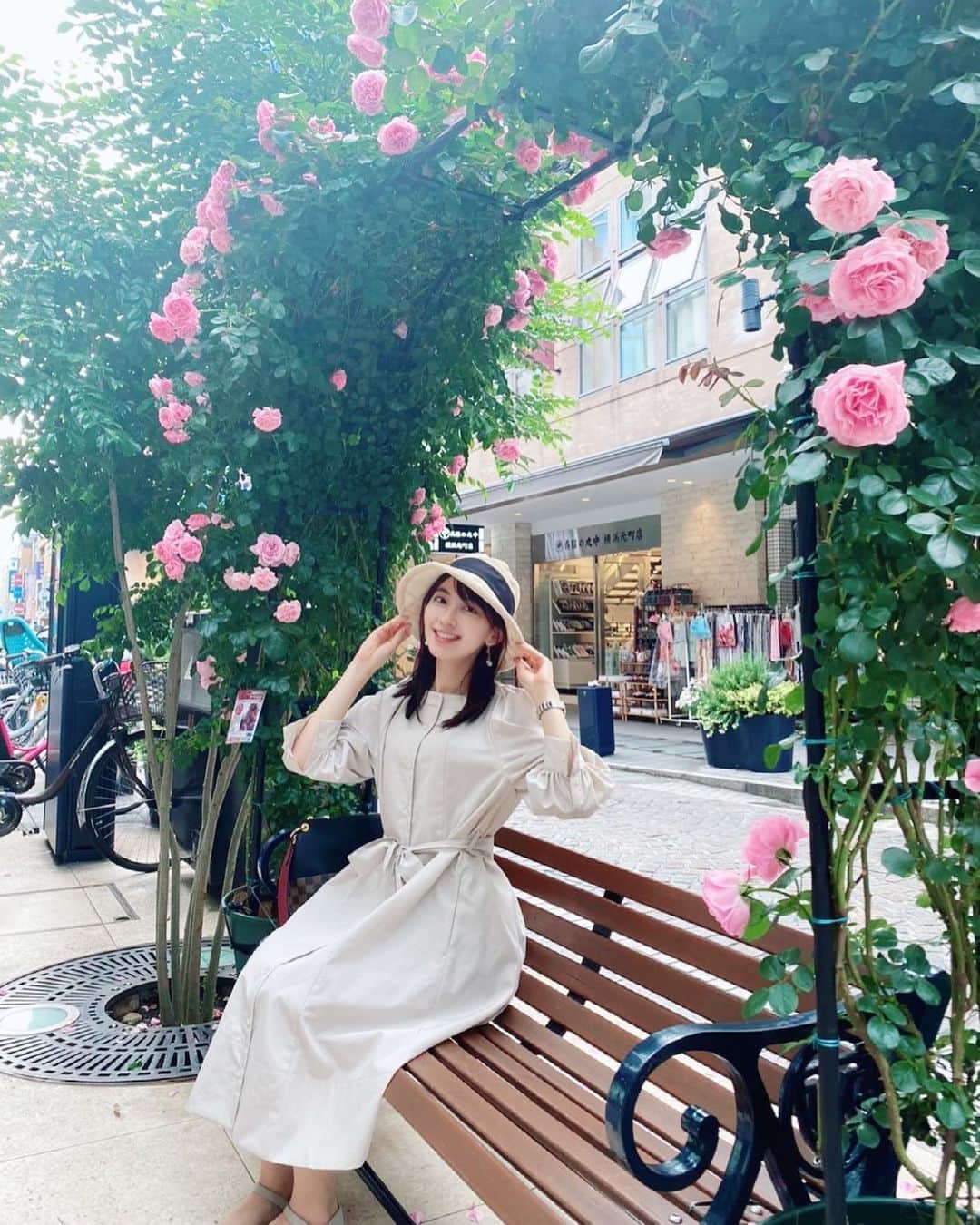 檜山沙耶さんのインスタグラム写真 - (檜山沙耶Instagram)「花は季節を教えてくれますね🌹 梅雨の時期ですが、皆様にとって心晴れやかな日々でありますように☺︎  #薔薇　#rose」6月25日 16時45分 - sayahiyama