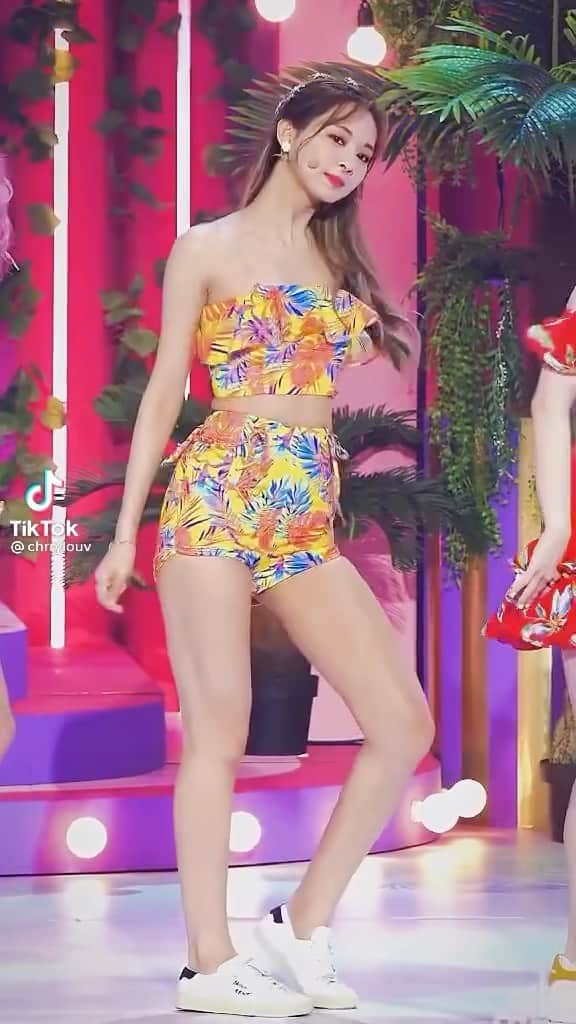 ツウィのインスタグラム：「Comment « tzuyu » letter by letter  — Follow@tzuyu.x for more」