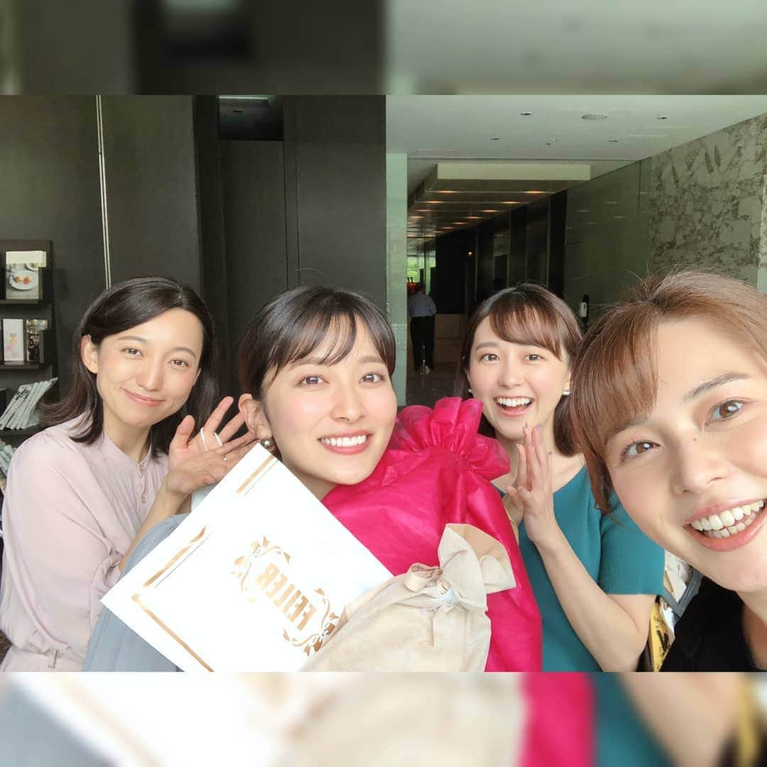 TBS「はやドキ！」さんのインスタグラム写真 - (TBS「はやドキ！」Instagram)「6月22日は🎂✨ 山本里菜アナウンサーの誕生日でした💗  水曜日のメンバーでお祝いをしましたよ🎉  里菜ちゃんからはいつもポジティブパワーをもらってます😉  この日もたくさん話をして笑いました！  いつもありがとう🎵 素敵な一年になりますように🌟  皆川  ※撮影のときはマスクを外しています。  #山本里菜 #お誕生日 #おめでとう #若林有子 #皆川玲奈 #アナウンサー #池田沙耶香 #気象予報士 #はやドキ #tbs」6月25日 16時57分 - tbs_hayadoki