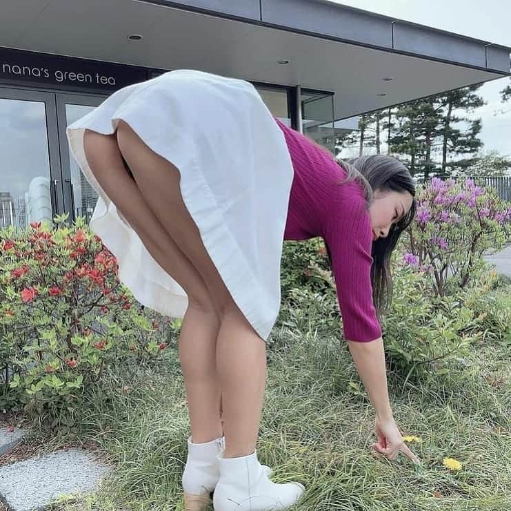 アジアンモデルのインスタグラム：「She knows how to pose 🙈 🔻Rate my asian collection🔻  🍓 @insta_fruits.png — instagram models gallery!  🔥 @asian_loli.png — asian hot pics!  🍑 @loli.thread — cute and hot lolli!  💃🏻 @asianmodel.place — asian models community!  🎀 @xiao_garden — admin page 🎀」