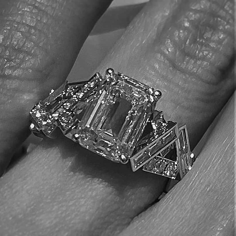 のインスタグラム：「． @graff 💍👰🏼‍♀️🤍」
