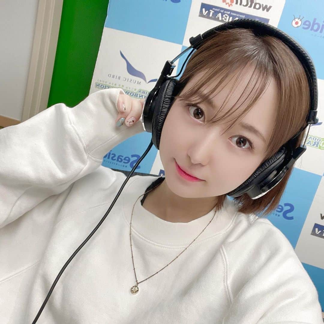 大崎菜々子のインスタグラム：「・ 本日6月25日金曜日は TOKYO FM MUSICBIRDスタジオより 「ODAIBA RAINBOW STATION」 生放送です！  さとゆりさんとご一緒にお届けします😍  20時からお会いしましょう✨  YouTubeでアーカイブ放送も見れます！チェックしてね。  パーソナリティへのメッセージ、 お便りなどは @odaibatv のTwitterのDMまたは💌ors@odaibatv.jpまでお寄せください✨  恋愛相談でも、お悩み相談でもなんでもお答えします🙆‍♀️  #tokyofm #musicbird #odaibatv #半蔵門 #シーサイドイメージガール #コミュニティFM #声優 #アイドル好き #映画 #横浜美少女図鑑 #女子大生 @kanagawa_bishoujo_zukan  @bishoujozukan_official #ラジオパーソナリティー #我的最愛  #fashiongram #좋아요 #오오티디  #ストリートファッション #패션  #패션스타그램 #model #cosplayer #l4l #girl  #cute #instagood #ブルベ夏 #アナウンサー  #makeup #cosmetics #essentials」