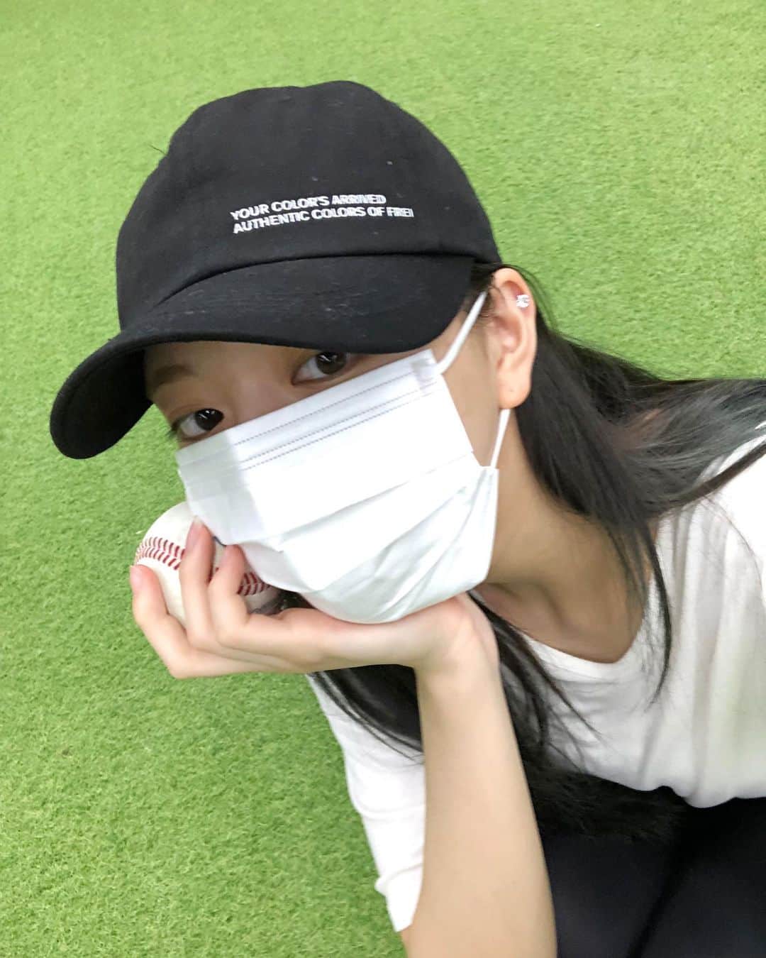 ITZYさんのインスタグラム写真 - (ITZYInstagram)「YUNA's 2nd VLOG on ITZY YouTube⚾ Check it out now!❤」6月25日 18時20分 - itzy.all.in.us