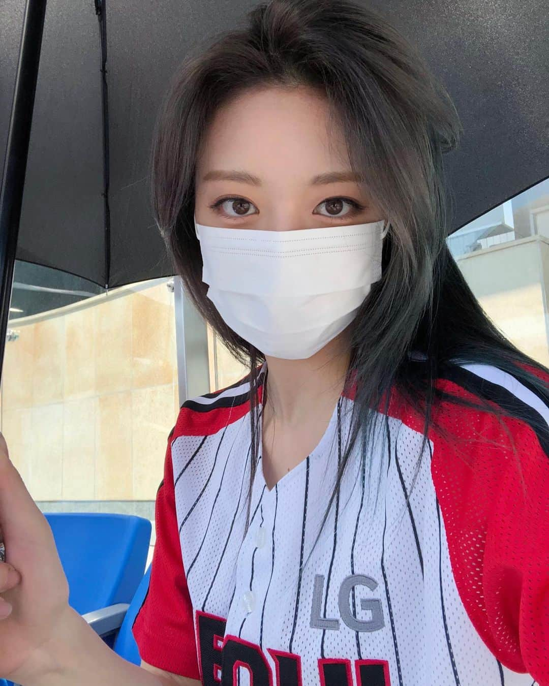 ITZYさんのインスタグラム写真 - (ITZYInstagram)「YUNA's 2nd VLOG on ITZY YouTube⚾ Check it out now!❤」6月25日 18時20分 - itzy.all.in.us