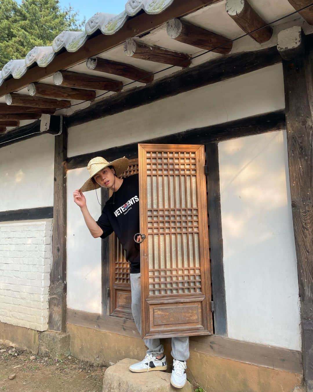 ジャニーのインスタグラム：「how do you like my hat?」