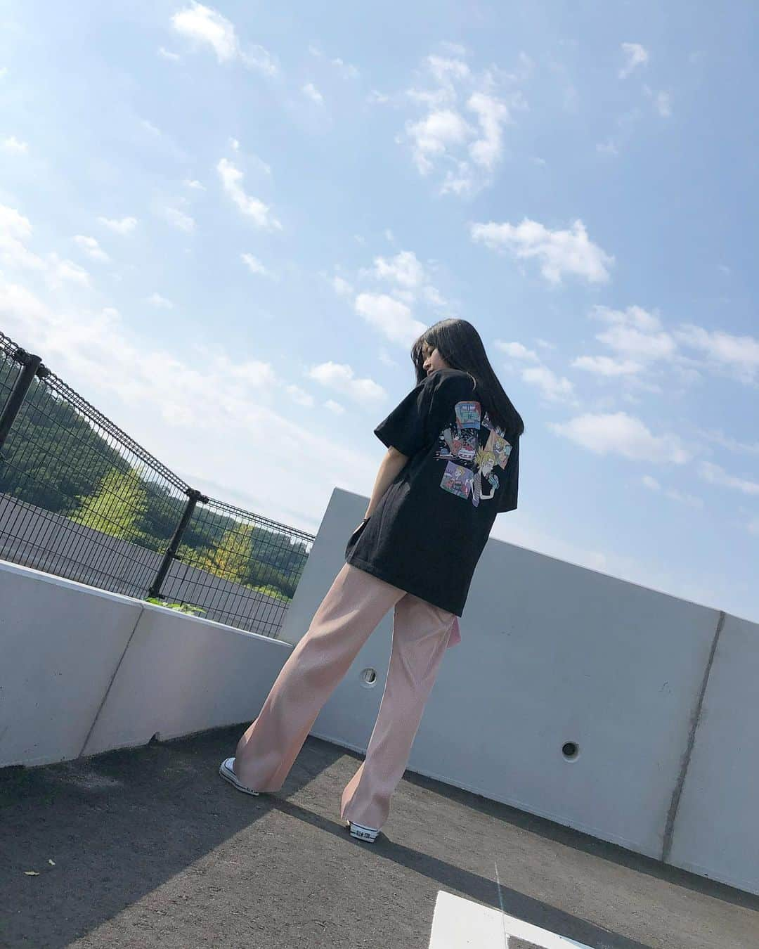 未梨一花さんのインスタグラム写真 - (未梨一花Instagram)「favorite     #leftalone #converse  #tシャツ #レフトアローン #スニーカー #コンバース #私服 #お気に入り #みりいちコーデ」6月25日 18時28分 - 1ka__3ri