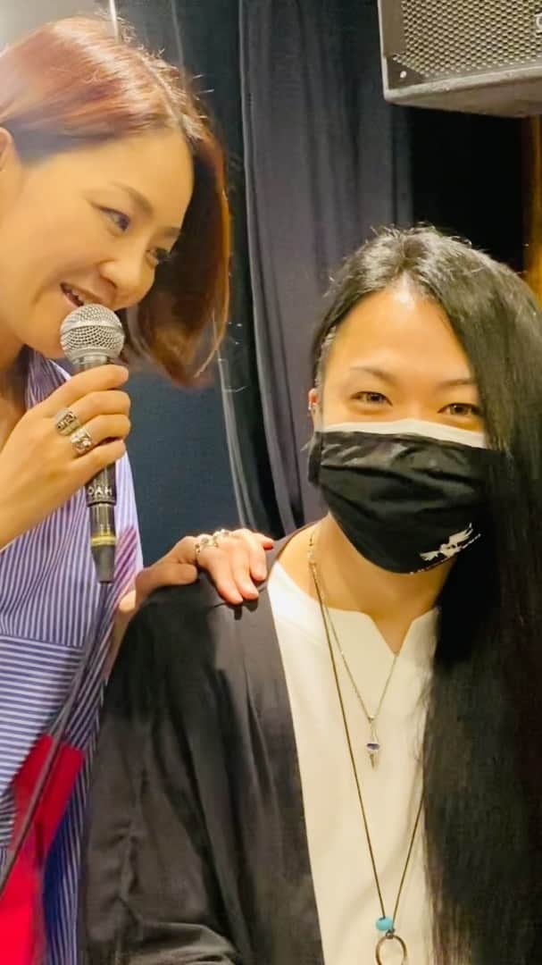 宮本美季のインスタグラム：「本日は7/7のコットンクラブでのライブのリハーサルでちた❤️むふふ、熱いライブになる予感しかしない😏 素晴らしいメンバーでお届けするのでお楽しみに😆  宮本美季 “Miki's mood vol.5 ～Flavor of Jazz Night～” 公演時間変更のお知らせ  7月7日(水)の「宮本美季 “Miki's mood vol.5 ～Flavor of Jazz Night～”」公演は、新型コロナウイルス感染拡大の状況を踏まえ、会場側と協議のうえ、開場および開演時間を下記の通り変更して開催することとなりました。また、「まん延防止等重点措置」適用期間中の公演は、飲食の提供を7:00pmまでとさせていただき、アルコール類の提供はございません。急な変更となりチケットをご購入頂いていたみなさまには大変ご迷惑をお掛けいたしますが、ご理解の程よろしくお願い申し上げます。  <変更前> [1st.show] open 5:00pm / start 6:00pm [2nd.show] open 7:45pm / start 8:30pm  <変更後> [1st.show] open 3:00pm / start 4:00pm [2nd.show] open 5:45pm / start 6:30pm / close 8:00pm  ※本公演をご予約いただいていたお客様には順次メールまたはお電話にてコットンクラブからご連絡を差し上げます。メールアドレスをご登録されているお客様はコットンクラブからのメールをご確認くださいますようお願いいたします。 ※すでに登録されているご予約は、変更後の時間で継続とさせていただきますが、ご都合が合わない場合は、返金手続きをさせていただきます。誠に恐れ入りますが、お電話でご連絡をいただきますようお願い申し上げます。（CALL:03-3215-1555） ※お客様の方でインターネット上のキャンセル手続きをされますと、お客様負担でのキャンセル料が発生いたしますので、お手続きをされないようご注意ください。  何卒よろしくお願い申し上げます。  　#cottonclub」