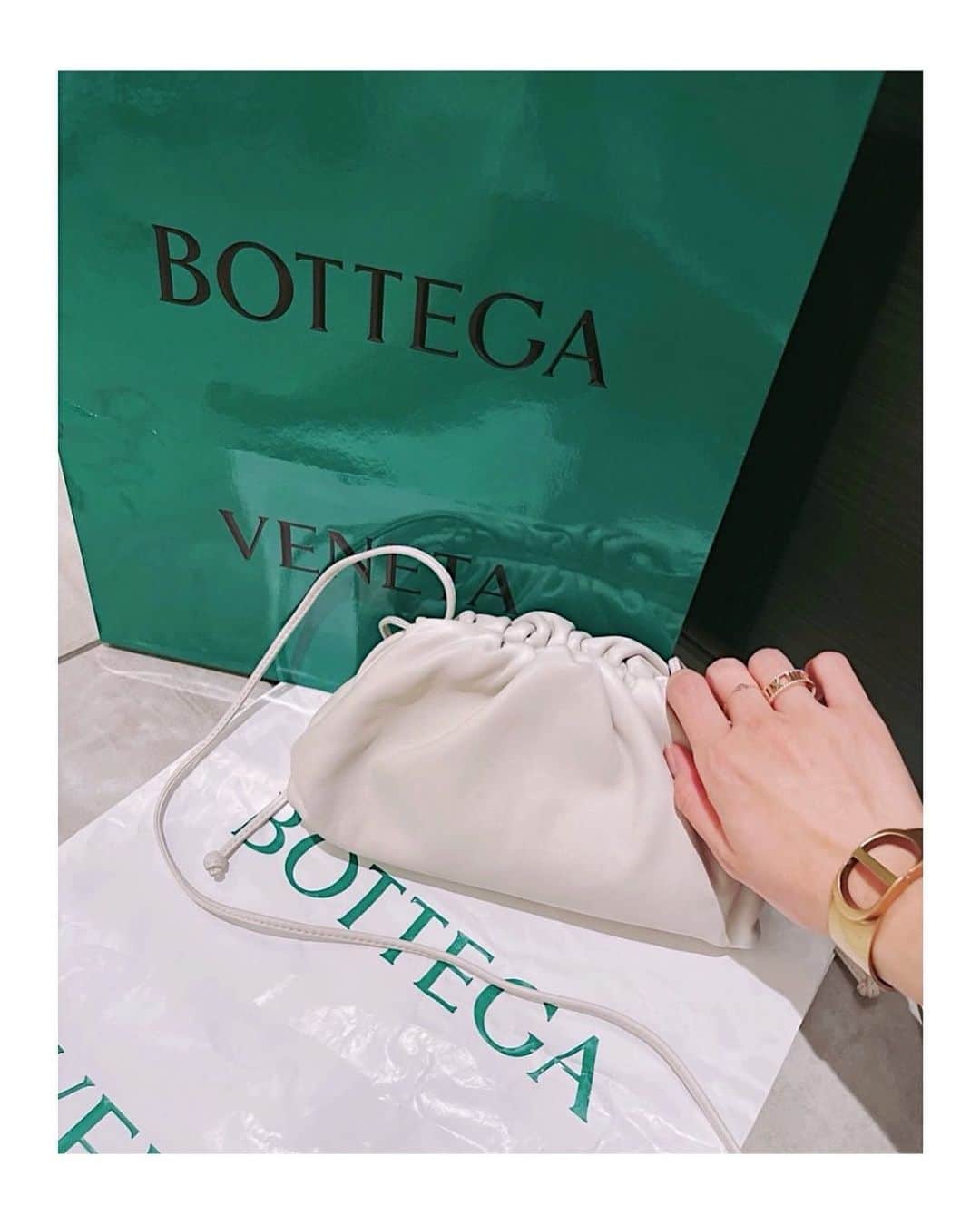 板野友美さんのインスタグラム写真 - (板野友美Instagram)「💚💚💚 @newbottega  #newbottega  #Fashion #友Style」6月25日 19時52分 - tomo.i_0703