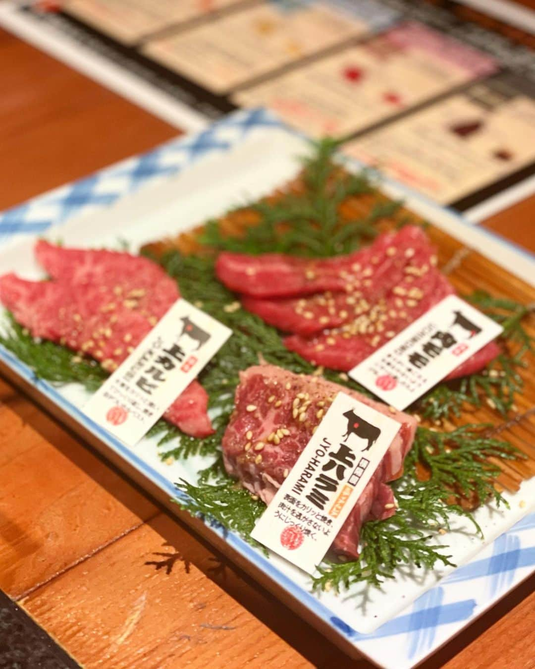 石井里奈さんのインスタグラム写真 - (石井里奈Instagram)「こんばんは❤️ . こないだの焼肉ディナー💕 大門にある @zessan.daimon に幼なじみの @namimori と✨ . ここは幻の鳥取和牛のオレイン55を炭火焼肉でサッと炙って専用出汁で食べるスタイル🐮すごくさっぱりしてて食べやすい💕 クラフトビールも沢山種類あってビール好きにも嬉しいお店でした❤️ . tops... @jusglitty_official  . そしていよいよ明日は @rinaduce のPOPUP STORE開催！ 有楽町マルイ3階のインタースペースで全品20%オフになります❤️ 私も初日の明日のみ14時〜17時は店頭に立ち会う予定です✨ ぜひ会いに来てください💕 . 今週もお疲れ様でした❤️ . #りなまるグルメ #グルメ女子 #焼肉 #yakiniku #焼肉女子 #浜松町 #大門 #芝公園 #お肉 #しゃぶしゃぶ #肉好き #肉好き女子 #女子会 #ビール #ビール女子 #クラフトビール #craftbeer #beer #beerstagram #ビール女子 #生牡蠣 #出汁 #東京焼肉 #東京グルメ #jusglitty #ジャスグリッティー #セール #セール情報 #セール戦利品 #sale #幼馴染」6月25日 20時01分 - ri7tin1025