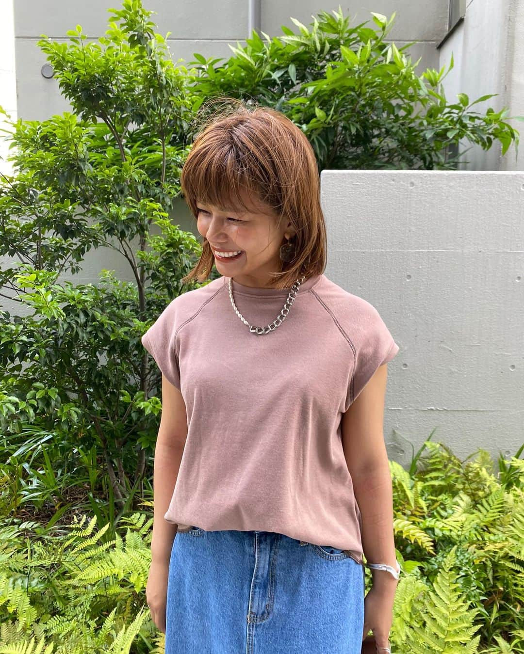 クロさんのインスタグラム写真 - (クロInstagram)「いつかのコーデ👖�✨✨  @classicalelf_official のステッチが可愛い カットソー🥺👏🏽👏🏽👏🏽 オーガニックコットン使用で肌触りが気持ち良い〜♩ 女性らしい華奢見えな、流行りのフレンチスリーブでございますぅ〜😶‍🌫️✨✨✨ 背中のステッチ、おかわっ❤️‍🔥❤️‍🔥❤️‍🔥  #サステナプラス #sustainaplus #クラシカルエルフ #classicalelf #エルフコーデ #ドロップショルダー #ワンマイルウェア #初夏コーデ #pr #ママコーデ #クロリサコーデ #大人コーデ #大人カジュアル」6月25日 20時01分 - kuro_risa