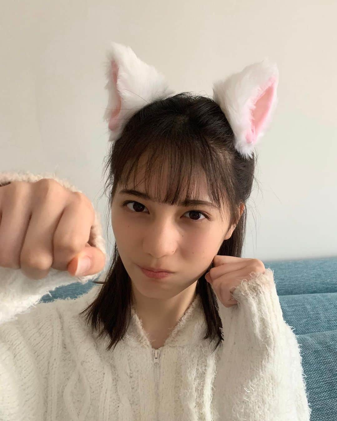 小坂菜緒さんのインスタグラム写真 - (小坂菜緒Instagram)「#猫坂さん とケンカ勃発⁉️ スライドすると…とってもかわいい猫パーンチ💥 #猫坂WEEK 開催中 #小坂菜緒は世界イチかわいい猫 #小坂菜緒1st写真集君は誰？ #小坂菜緒 #日向坂46」6月25日 20時00分 - kosakanatops