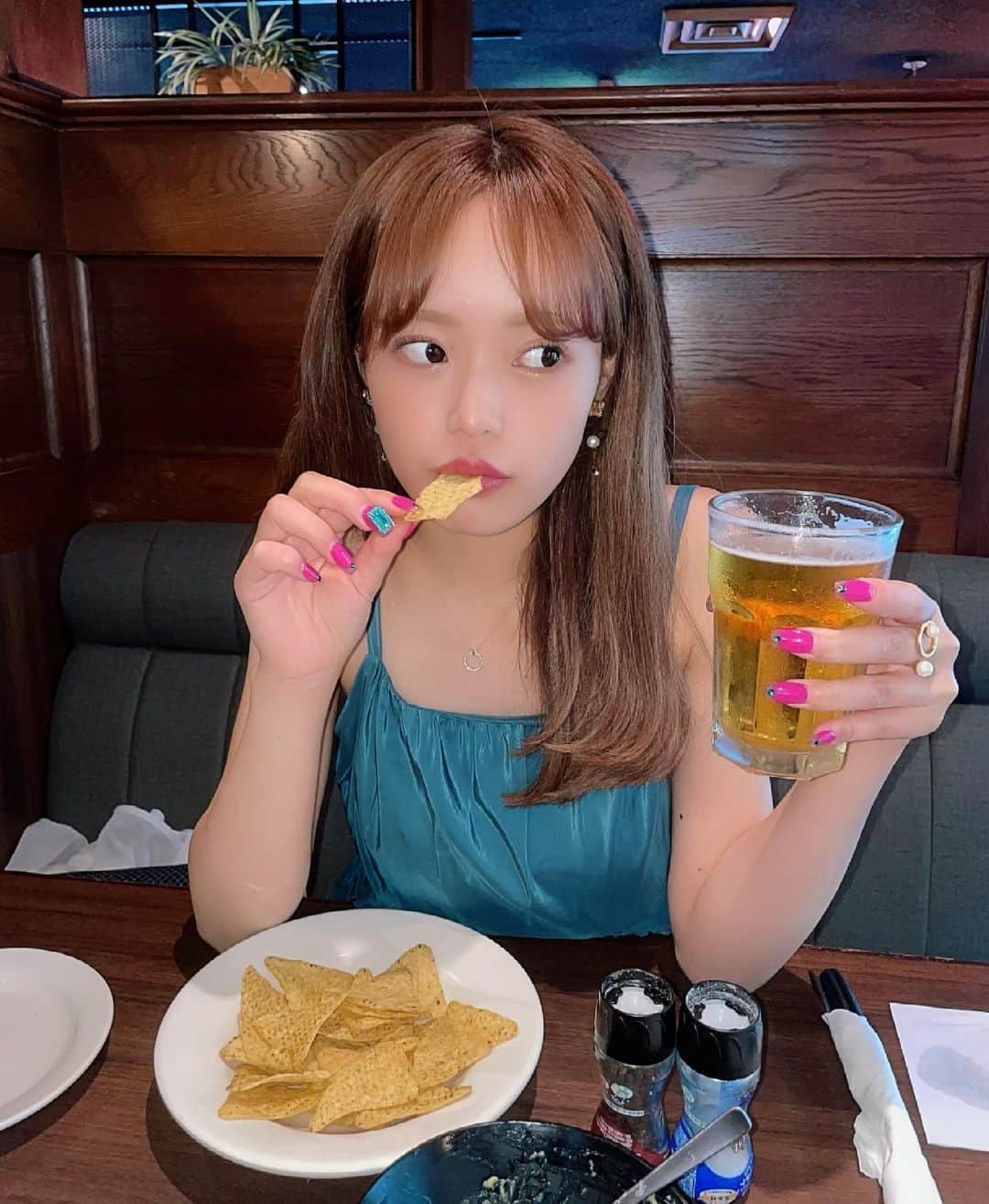SERINAのインスタグラム：「最近ビールが 飲めるようになったせりなです🍺 ⁡ 普段は皆んな何飲むの😚？？ ⁡ ※営業時間内に撮った写真です ⁡ #cyberjapan#cyberjapandancers#cjd_serina」