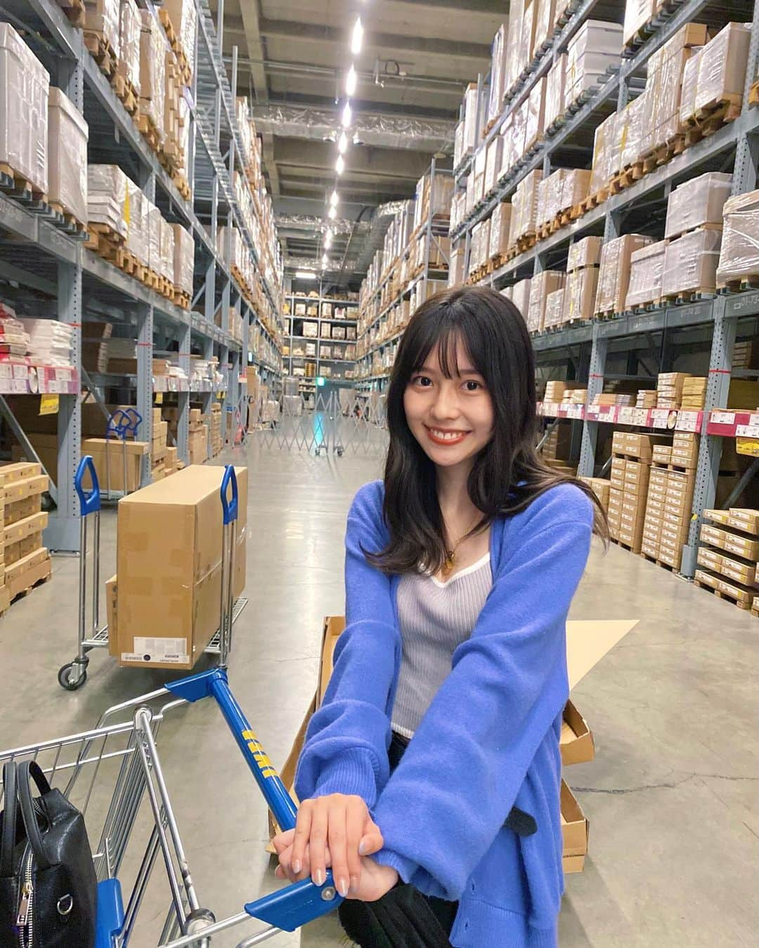 潘佳伊さんのインスタグラム写真 - (潘佳伊Instagram)「IKEA🚶‍♀️💙💛  大きくて周るの大変だった😂  #ikea #イケア #夏コーデ #夏服コーデ  #韓国ファッション #韓国メイク」6月25日 20時35分 - hankaichan