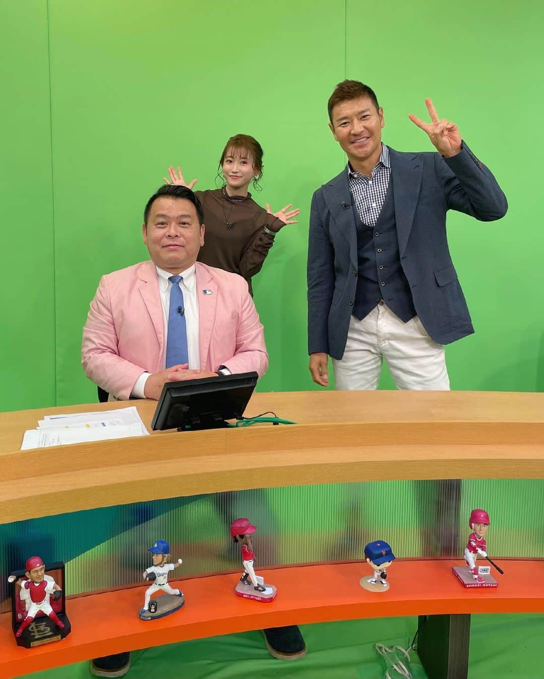 津田麻莉奈さんのインスタグラム写真 - (津田麻莉奈Instagram)「＼＼✨⚾️MLBイッキ見！⚾️ ✨／／  今夜22:00〜 J SPORTS(@jsports_yakyu ) 「MLBイッキ見！」  ゲストは#高橋尚成さん ✨ コメンテーターは#AKI猪瀬さん ✨ MC津田麻莉奈です！  BS無料放送です！  リモコンのBSボタン 　↓ J SPORTS 1 　↓ イッキ見！  ぜひご覧ください🙌 ▶️ https://www.jsports.co.jp/program_guide/01/17/90454_1247174/  J SPORTS公式YouTubeでは 放送後に延長戦もあります！ そちらもぜひチェックして下さいね😆⚾️❤️  衣装　@snidel_official  −−−−−−−−−−−−−−−−−−−−−−  #MLB  #JSPORTS #野球好き #メジャーリーグ #MLBイッキ見 #majorleaguebaseball  #baseball  #まりなる #津田麻莉奈」6月25日 20時54分 - tsudamarinal