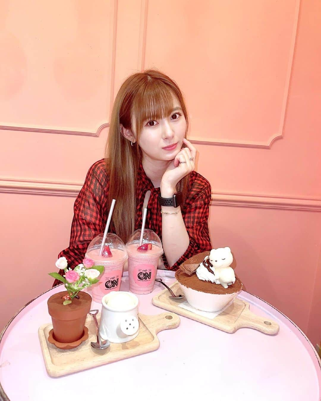 生田衣梨奈さんのインスタグラム写真 - (生田衣梨奈Instagram)「cafeonに行ってきたよー！！！ ⁡ 新大久保カフェなんやけど めちゃくちゃ可愛くておねむりくまさん付き♡ ⁡ おねむりくまさんって♡ ⁡ かわいいじゃーん♡ ⁡ ⁡ #morningmusume21 #モーニング娘21 #helloproject  #顔面国宝 #えりぽんかわいい #アイドル 存在が #インスタ映え #かわいい #Love #beauty #followme #makeup #Instagram #生田衣梨奈のVSスポーツ #메이크업 #얼스타그램 #ig_Japan #🧸 #福岡  #新大久保カフェ #White #cafeon #ELEYVSGOLF #新大久保 #いいね #生田衣梨奈 #l4l #골프 #SELFIE #셀카」6月25日 21時28分 - erina_ikuta.official