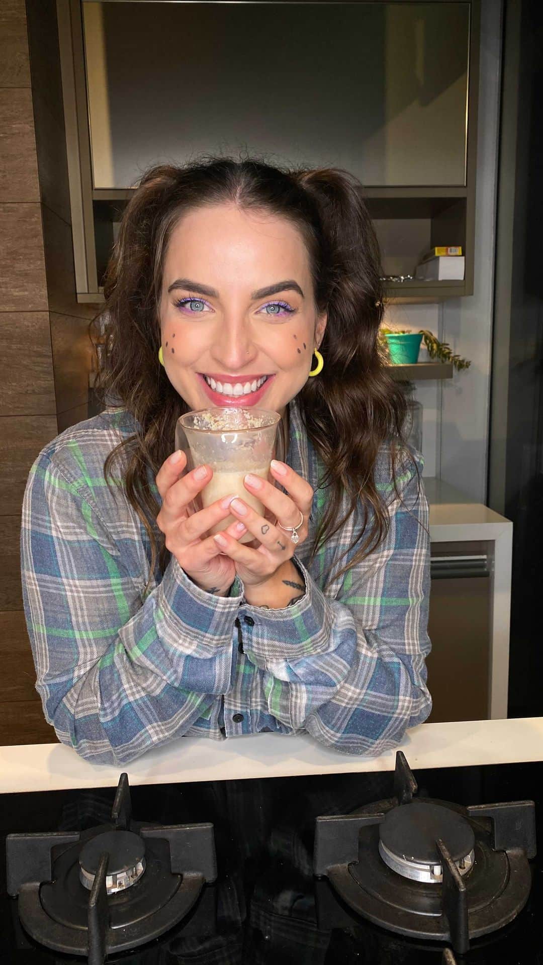 Bruna Unzuetaのインスタグラム：「Arraiá da Boo 🔥🔥 pula a fogueira iaiá, pula fogueira ioio… kakaka fiz a receita do famoso Chá de Amendoim do meu jeitinnn, e não é que ficou bom demais da contaaaa? Hmmmmmm nhami nhami」