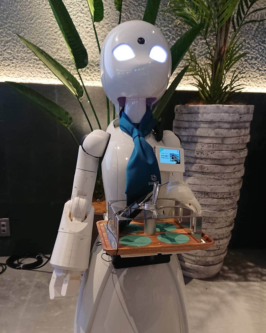 安倍昭恵のインスタグラム：「茜ちゃんの接客、最高でした～！ #分身ロボットカフェ」