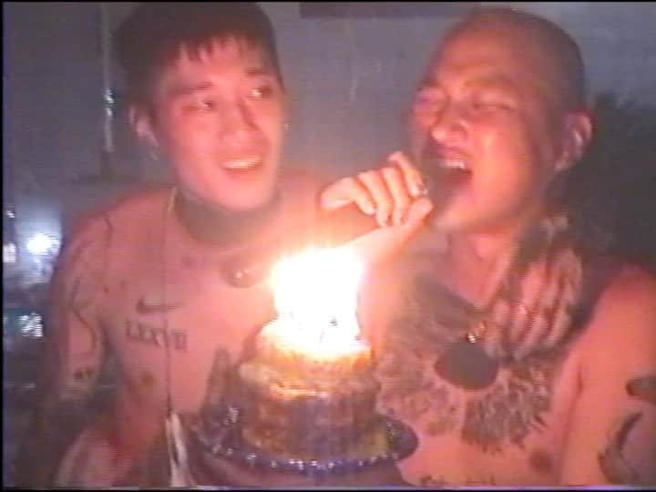 東京DANDYのインスタグラム：「誕生日おめでとう chaos trio   #homemovie #hi8 #8mm #tokyo」