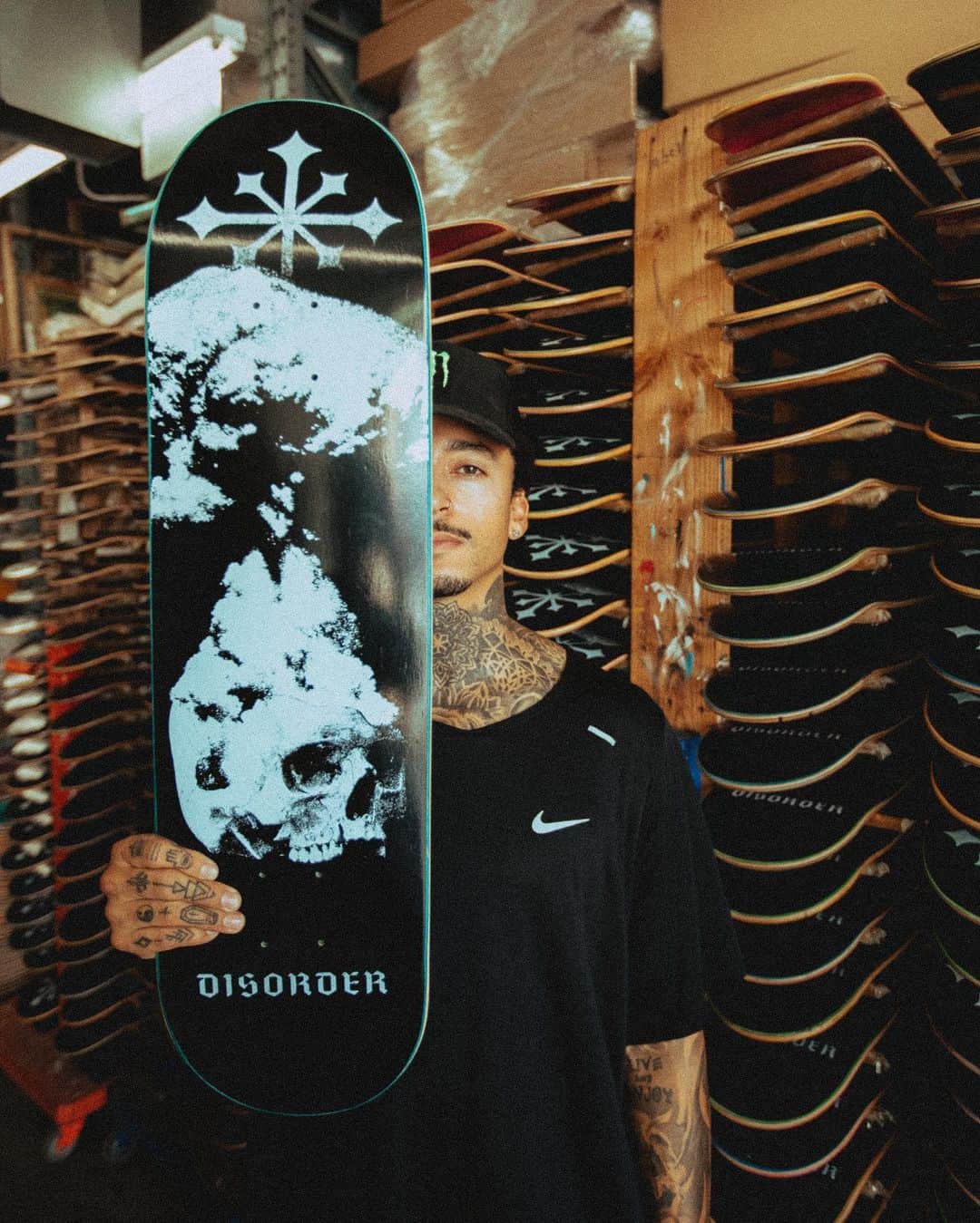 ナイジャ・ヒューストンのインスタグラム：「First graphic goes live in 30 mins!! I signed the first 100 boards bought. Get there while you can☠️ link in bio @disorder」