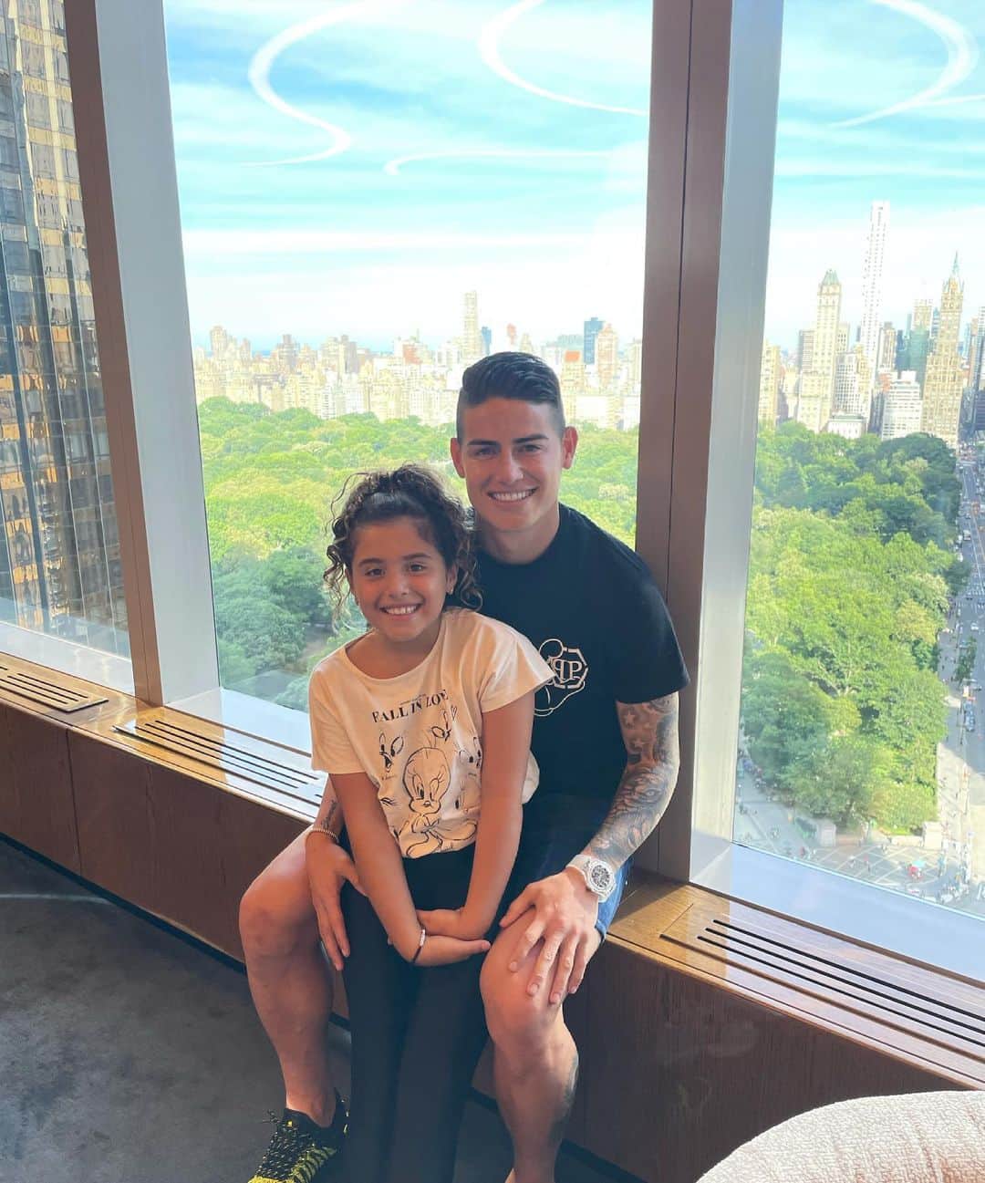 ハメス・ロドリゲスのインスタグラム：「👨‍👧😁」