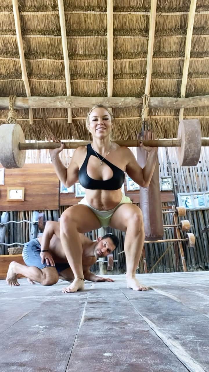 Lauren Drain Kaganのインスタグラム：「Thanks for “spotting” me @theiobot  At @tulumjunglegym one of my favorite gyms」
