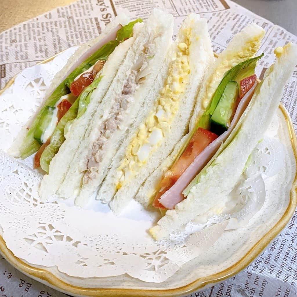 村上りいなさんのインスタグラム写真 - (村上りいなInstagram)「I made some sandwiches.🥪😋😋  ツナサンドと卵サンドとミックスサンドです🌟  #instagood #food #sandwich #サンドウィッチ　#lunch #料理 #cooking」6月26日 16時44分 - riina_murakami