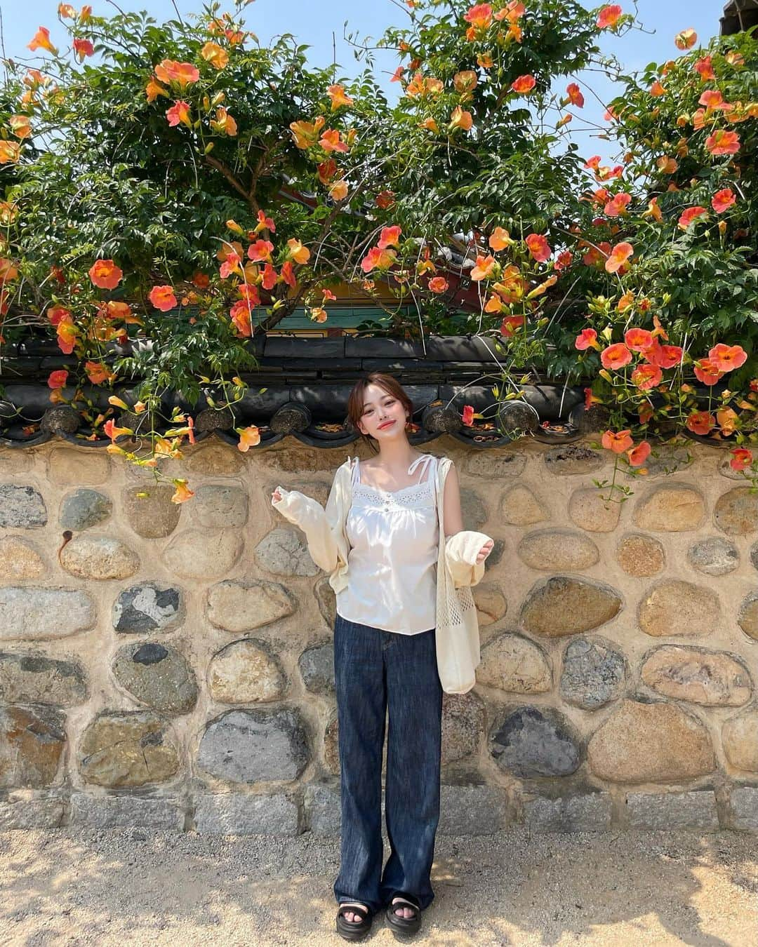 ウィ・ソンヒさんのインスタグラム写真 - (ウィ・ソンヒInstagram)「능소화 🧡🌿」6月26日 17時15分 - _seong_hee