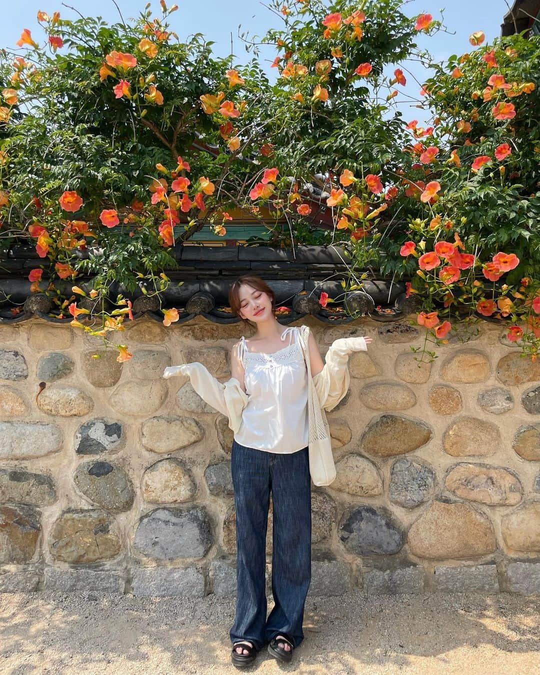 ウィ・ソンヒさんのインスタグラム写真 - (ウィ・ソンヒInstagram)「능소화 🧡🌿」6月26日 17時15分 - _seong_hee