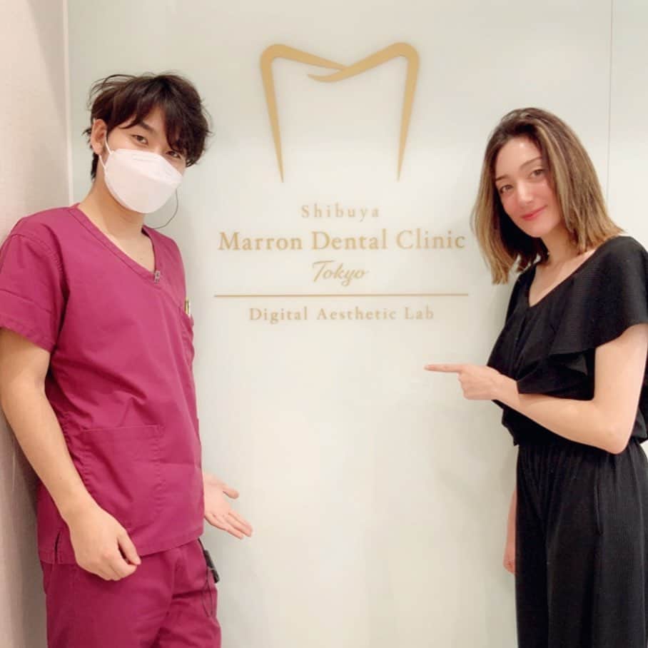 ステファニーのインスタグラム：「My high school friend opened up a dental clinic of his own. Congrats🥳!! 先日、高校の同級生の佐藤君が渋谷にデンタルクリニックをオープンしました😊 場所も通いやすいし、院内は広々としていてとてもいい雰囲気(BGMはひたすらアゲアゲのK-Pop笑)！ 私も今回丁寧に色々と診ていただきました。皆様も是非 @shibuya_marron_dental チェックしてみて下さい👆 佐藤君流石すぎる...オープンおめでとう！」