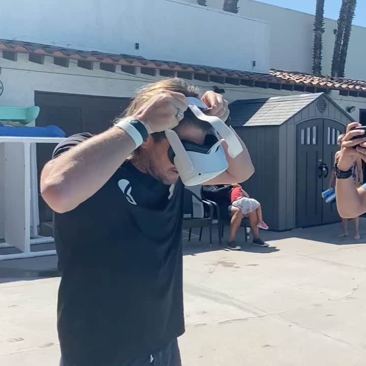 トニー・アゼベドのインスタグラム：「Just trying to get some VR footage 😩」