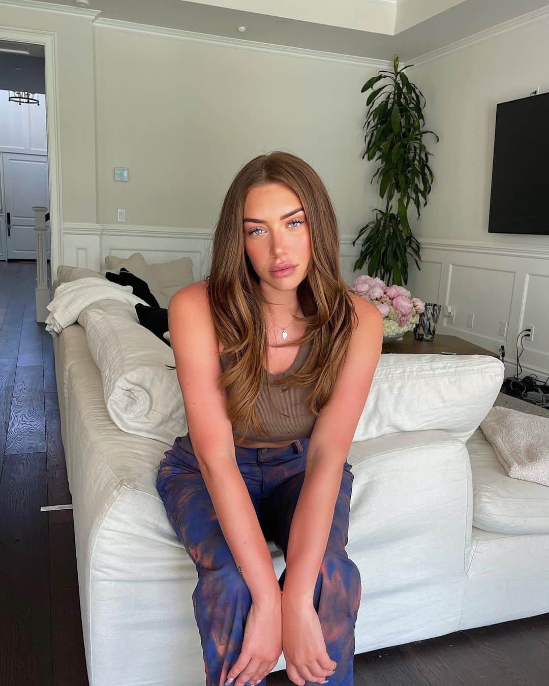 Anastasia Karanikolaouのインスタグラム：「at home with my baby 🥰❤️ @ipsy   @viseart- Petit PRO Deux  @thrivecausemetics- Eye Lift 360° Waterproof Primer™  @sonageskincare-Glow To Go Glycolic Acid Peel Pads  @realhermakeup- Power Wear Probiotic Foundation I Am Extraordinary  @girlactik-Perfect Pair Eyeliner Duo, Perfect Brows」