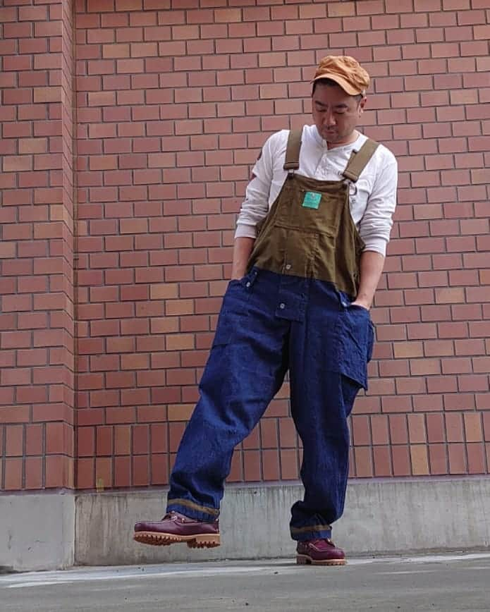 レイザーラモンRGさんのインスタグラム写真 - (レイザーラモンRGInstagram)「Timberlandの3eye モカシンシューズです。 いわゆる革靴なのに軽くて履き心地よくてびっくり！ ソックス迷いに迷って結局オーバーオールで隠す方向に…。 #timberland3eye #nigelcabourn #キモ撮り #KIMODORI」6月26日 13時55分 - rgrazorramon