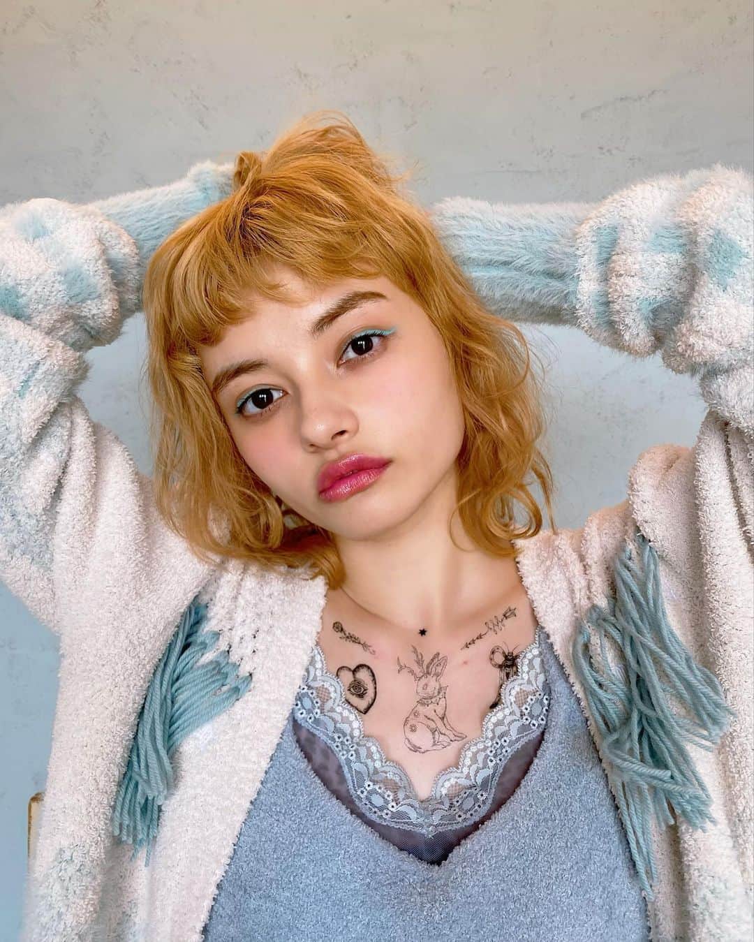 えのきどひろののインスタグラム：「Remneh by rurumu: 🐇🕯  #hair#makeup#rurumu#roomwear#babybluemakeup」