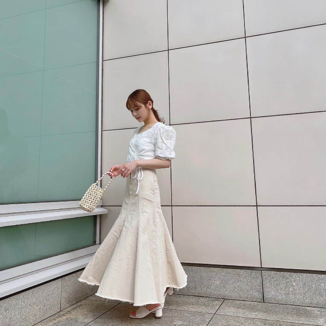 ひよんのインスタグラム：「👸💓  珍しくお姉さんみたいなお洋服❤️ たまにはこういう格好もすき😍 みんなはどー思う？😆✨  #ひよん #ひよん服」