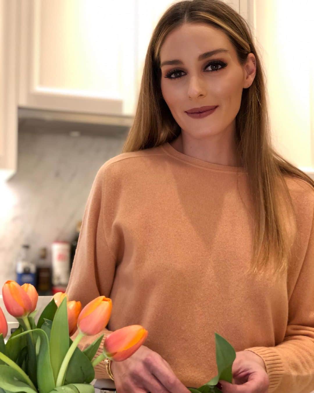 オリヴィア・パレルモのインスタグラム：「Happy Saturday! 😊💐」