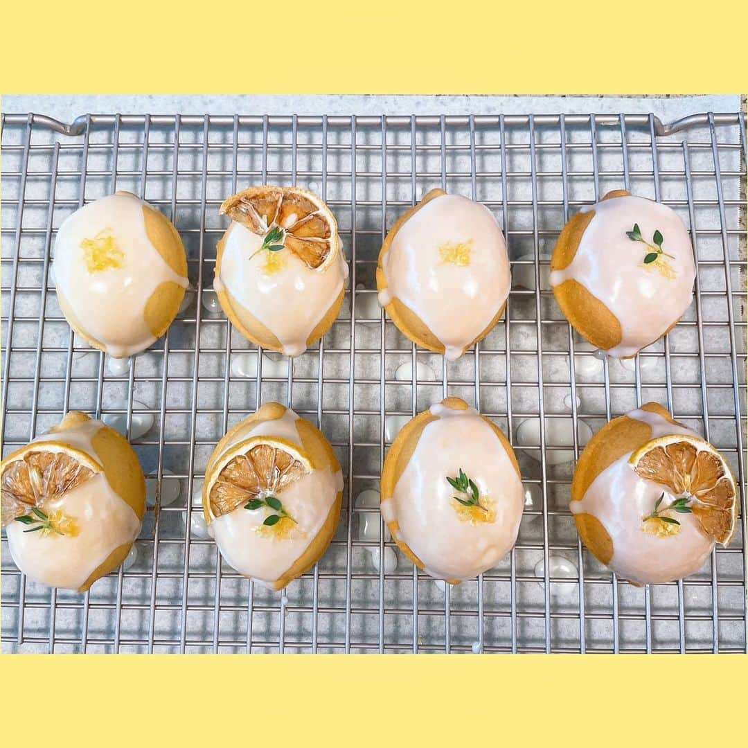 ユナさんのインスタグラム写真 - (ユナInstagram)「such a beautiful day to make lemon breads🍋👩🏻‍🍳 #레몬케이크 #레몬빵」6月26日 18時35分 - yoona__lim