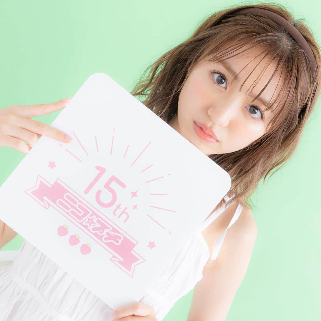 ニコ☆プチのインスタグラム：「. 発売中の『ニコ☆プチ8月号』には、 創刊15周年を記念して またまたビッグなOG が遊びに来てくれました🥺🎊 しかも今号は2人も✌️  1人目には、本日26日（土）に最終回を迎える 真夜中ドラマ『高嶺のハナさん』（BSテレ東）で 天井苺役を演じている香音ちゃんが登場🍓  ニコ☆プチ時代の思い出や、 香音ちゃんにとってニコ☆プチは どんな存在だったのかなどなど たっぷり聞いてきたよ⭐️  プチモ時代から変わらないラブリーさ、 これはチェックするしか🥰💗  公式サイト「ニコ☆プチネット」では ここでしか見られない写真も公開中だよ💕 みんなの感想聞かせてね！  #香音 #ニコプチ #ニコプチ15周年 #ニコプチOG #のんのんがーるず #のんのんぼーいず」