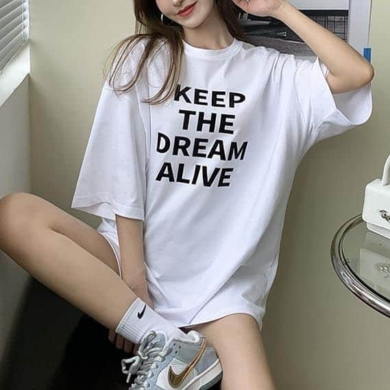 PRESSさんのインスタグラム写真 - (PRESSInstagram)「夏に着たいTシャツ10選 お洒落なロゴTやグラフィックTを紹介🐩☁️  保存して参考にしてみてね🏷  紹介したお洋服は全て @silly.by.press で購入できます🐩❤︎」6月26日 19時13分 - press.inc