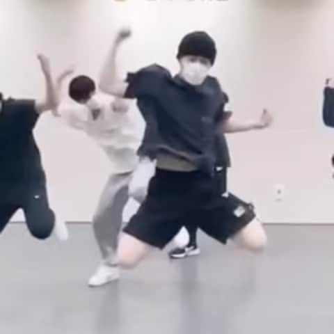 木全翔也のインスタグラム：「可愛くて白いうさぎが飛んでるし腹ちらだし可愛いし可愛いし可愛いし❤️❤️ 曲も最高……ほんとに最高✨ #木全翔也  #kimatasyoya #jo1」